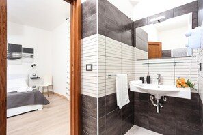 Shower, hair dryer, towels - Piccolo Principe (Alghero)