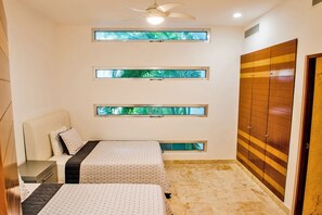 Departamento, 2 habitaciones | 2 habitaciones, caja de seguridad en la habitación y escritorio 