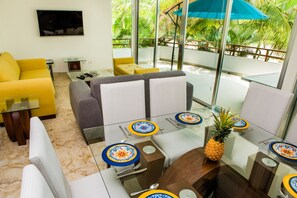 Apartment, 2 Bedrooms | In-room dining