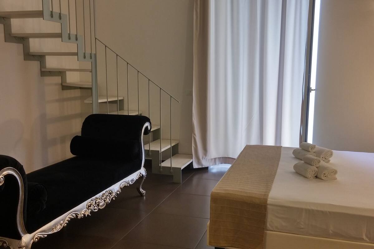 Habitación cuádruple | Ropa de cama de alta calidad y caja de seguridad en la habitación