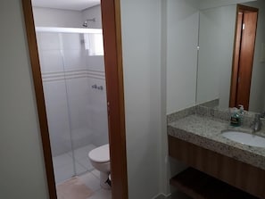 Apartment | Bathroom | Shower, towels