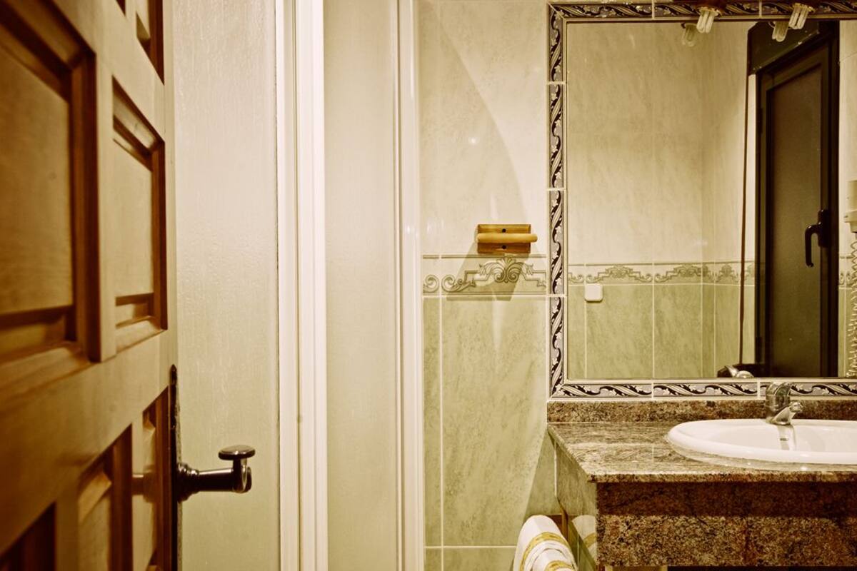 Shower, towels