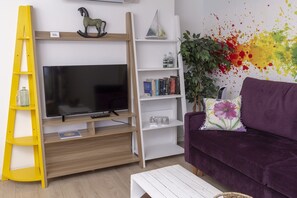 Design Apartment, 2 Bedrooms, LETS Colores | Living area | Flat-screen TV