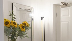 Design Apartment, 2 Bedrooms, LETS Colores | 1 bedroom, hypo-allergenic bedding, blackout curtains - River Court Apartments LETS (Cambridge)