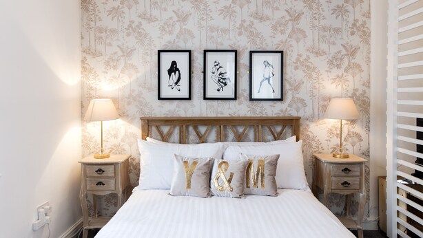 LETS River Court Apartment- Seasons | 1 bedroom, hypo-allergenic bedding, blackout curtains - River Court Apartments LETS (Cambridge)
