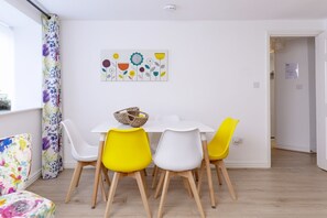 Design Apartment, 2 Bedrooms, LETS Colores | In-room dining