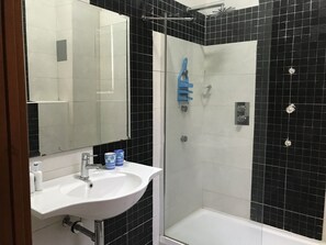 Apartment, 3 Bedrooms | Bathroom | Towels - Helena Court Apartments (Lagos)