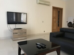 Apartment, 3 Bedrooms | Living room