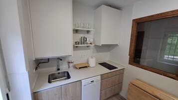 Standard Apartment, 2 Bedrooms, Terrace, Mountainside (La Vista de Gredos 1) | Private kitchen | Full-size fridge, microwave, stovetop, coffee/tea maker