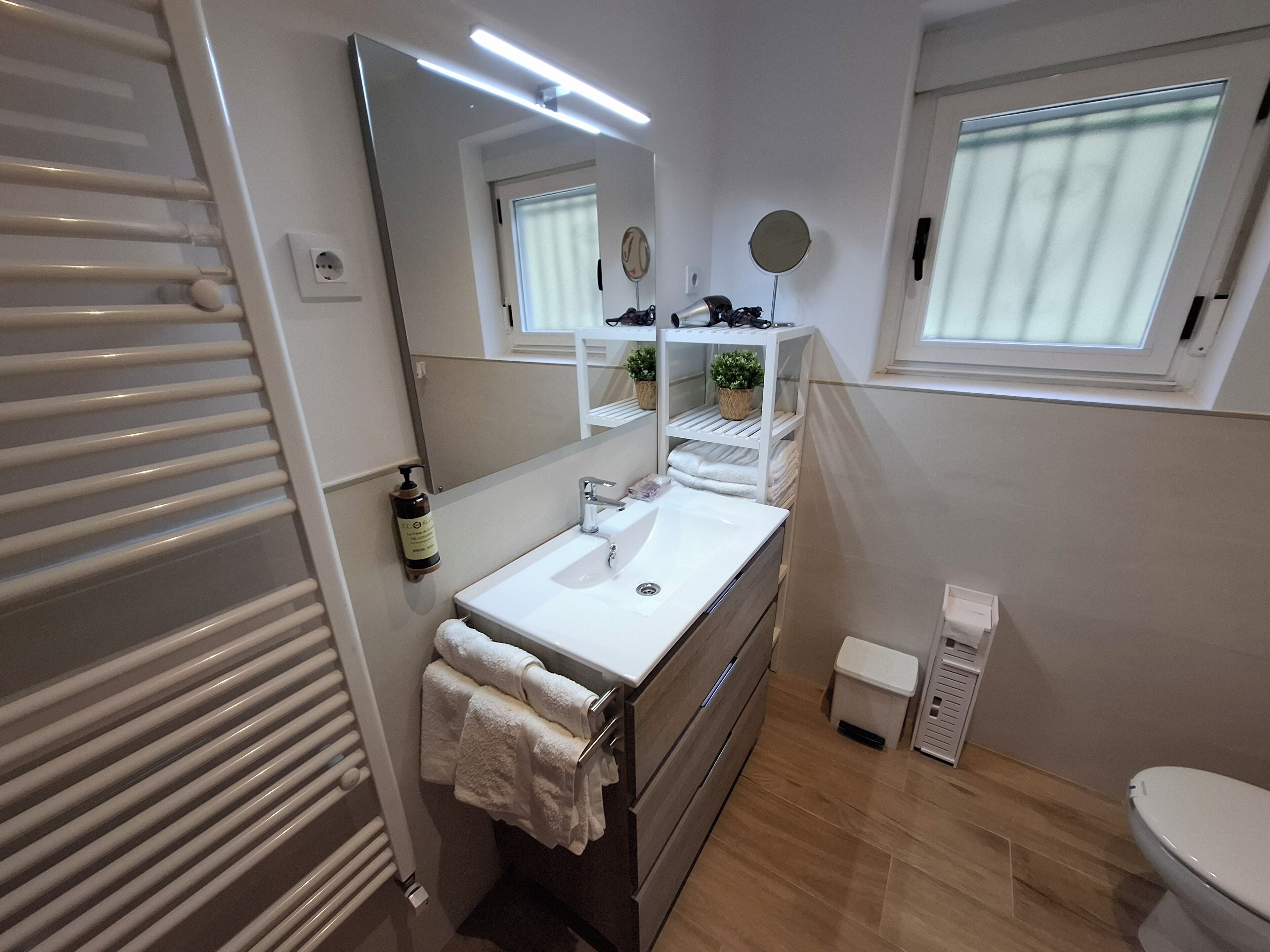 Apartment, 2 Bedrooms (La Vista de Gredos 2) | Bathroom | Combined shower/bathtub, free toiletries, hair dryer, towels