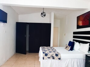 Standard Double or Twin Room, 2 Double Beds | 1 bedroom, premium bedding, iron/ironing board, free WiFi - Eventuality Bed and Breakfast (Kingston)