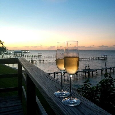 Come Friday Cottages on the Bay