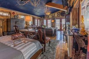 Suite studio luxueuse | Literie de qualité, lit avec matelas en mousse à mémoire, décor unique