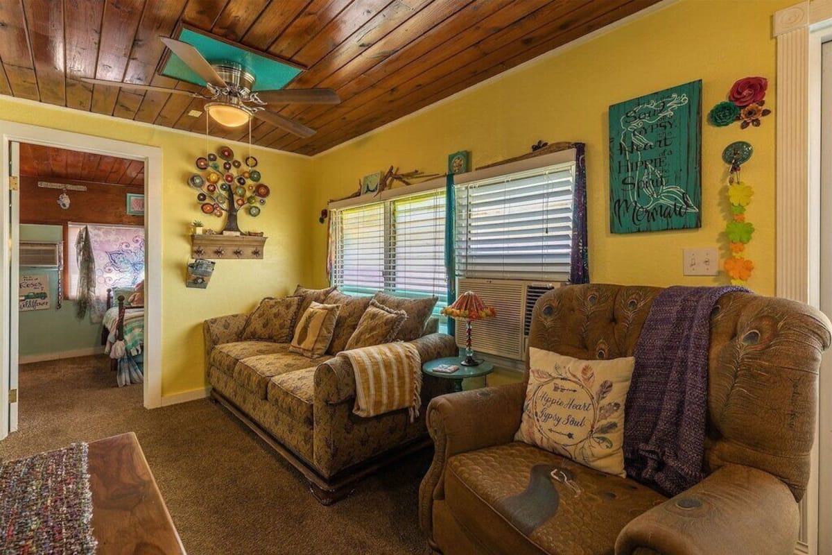 Family Cottage, 2 Bedrooms | Living area | 36-inch flat-screen TV with cable channels, TV, Netflix