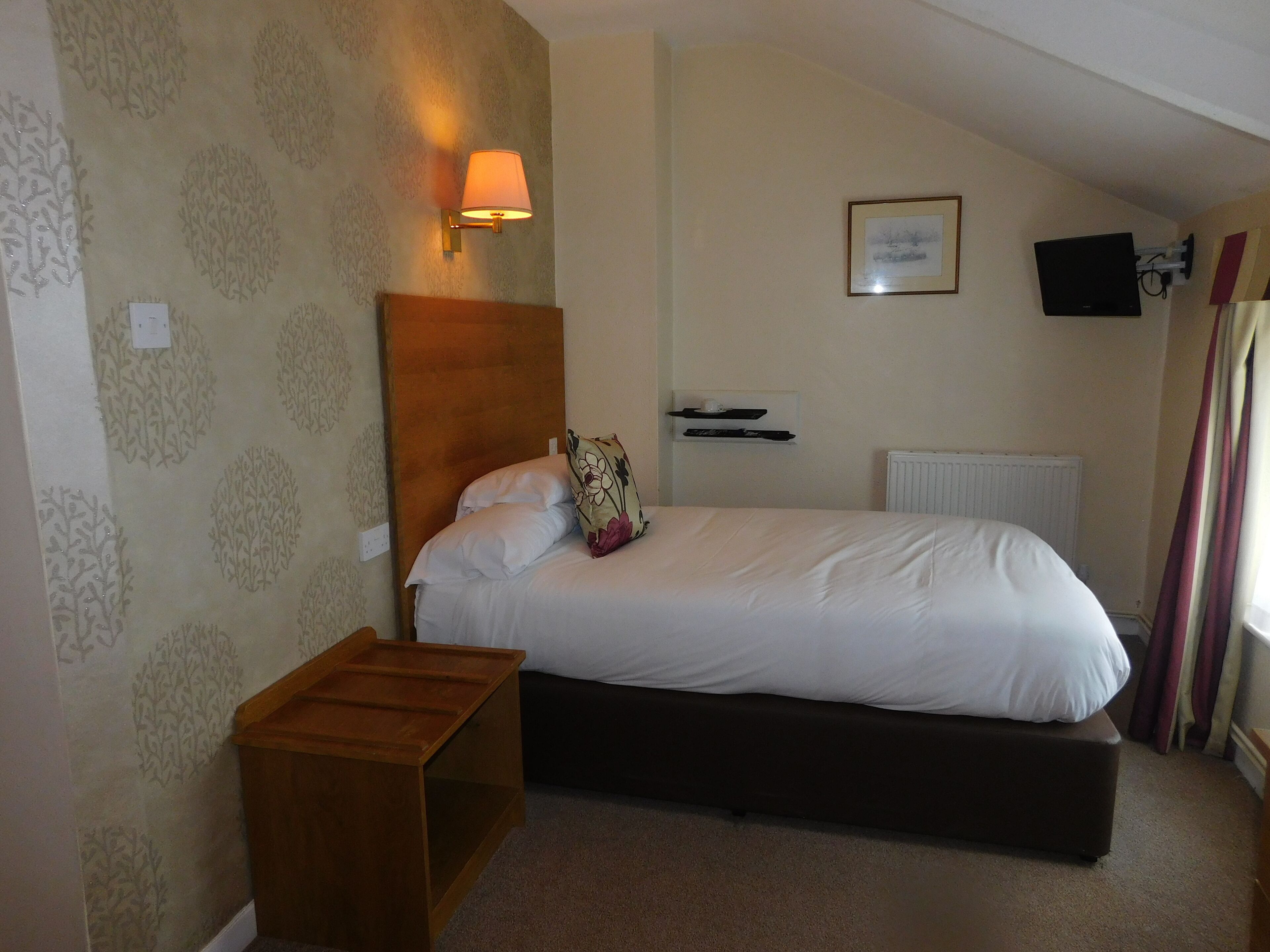 single room, private bathroom | free wifi, bed sheets