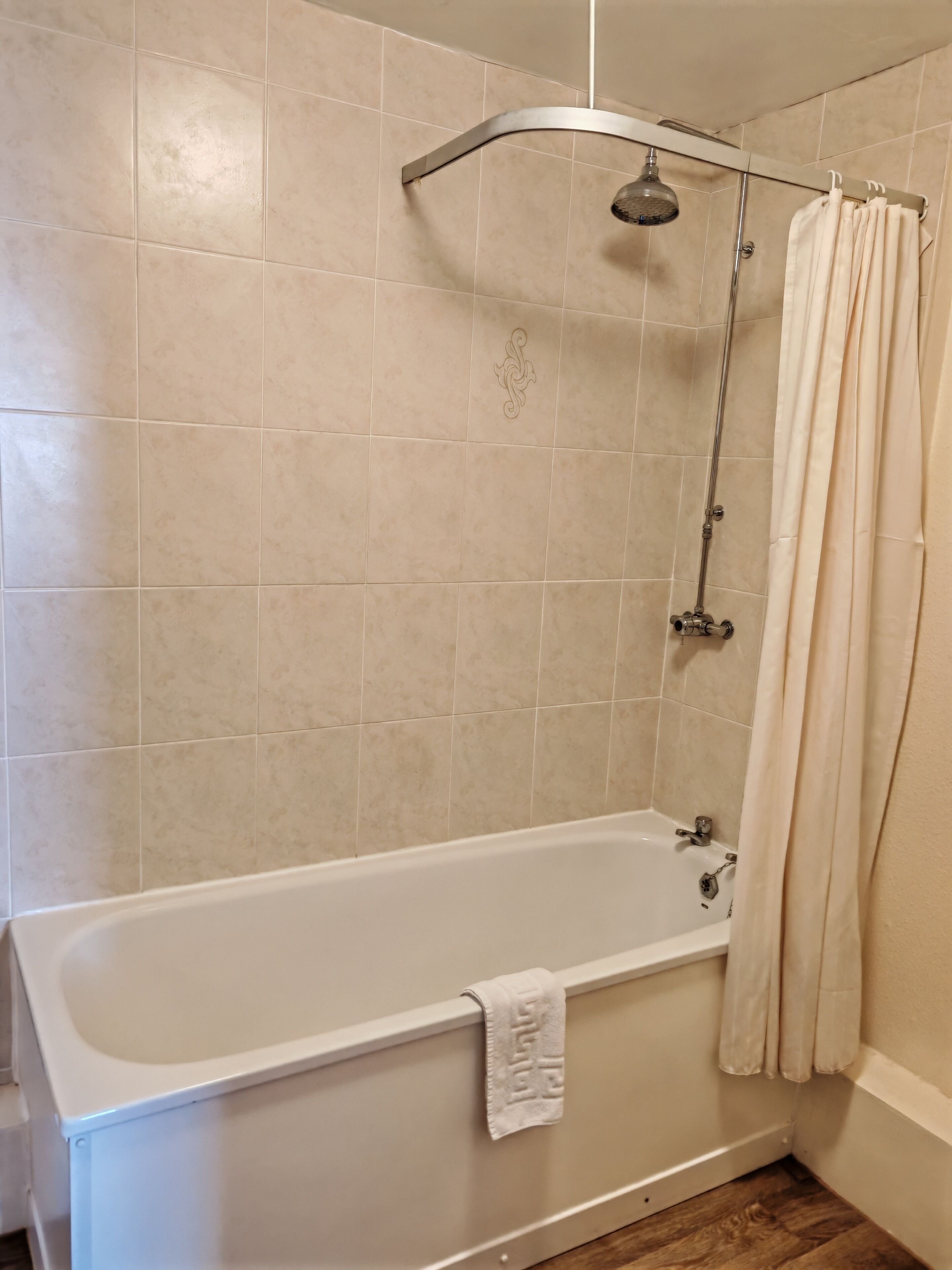 twin room, private bathroom | bathroom | free toiletries, hair dryer, towels