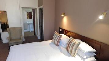 Double Room, Private Bathroom | Cots/infant beds, free WiFi, bed sheets