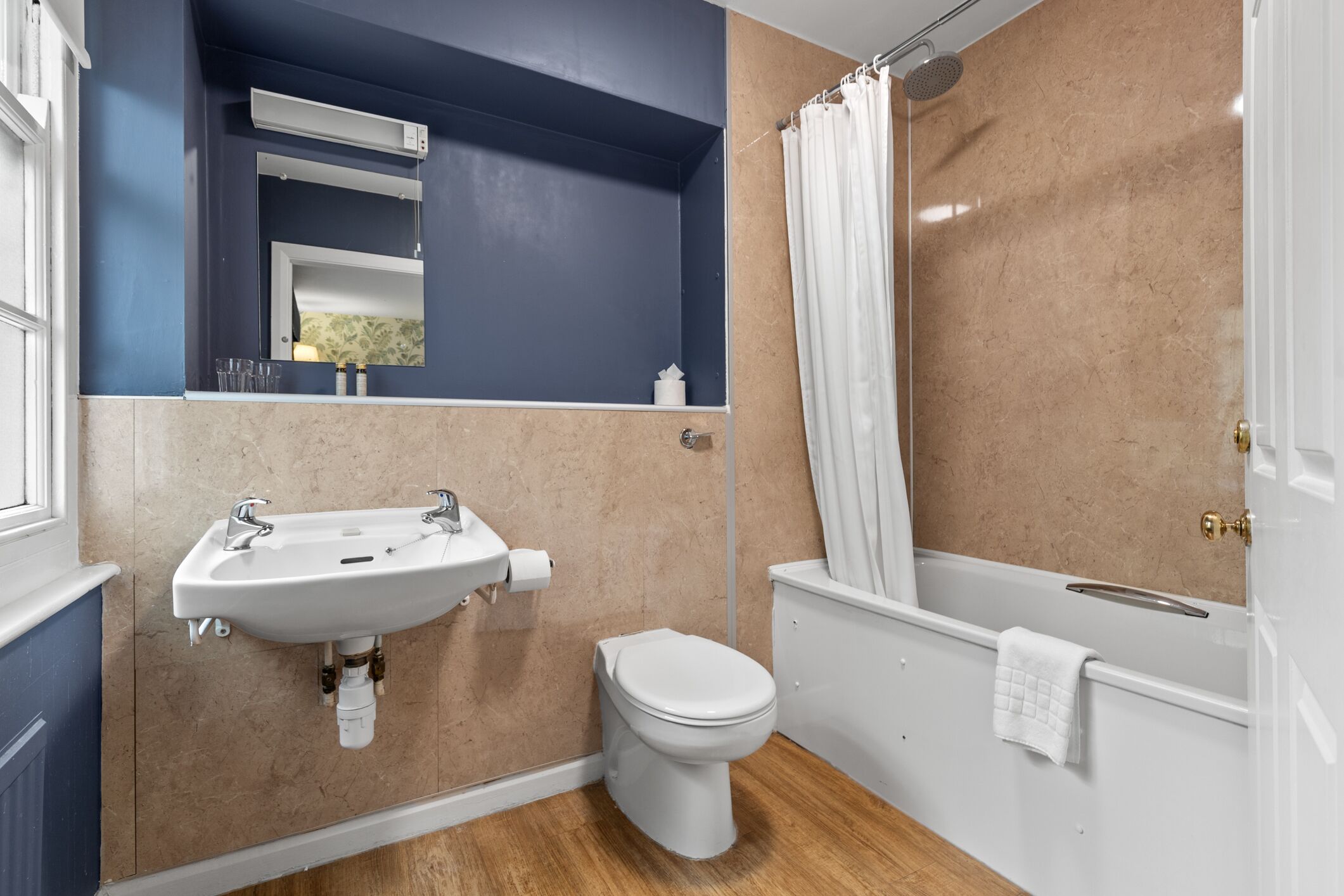 free wifi, bed sheets