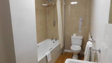 Double Room Single Use, Private Bathroom | Bathroom | Free toiletries, hair dryer, towels