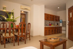 Apartment, 2 Bedrooms | In-room dining
