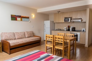 Apartamento (3 People) | Wi-Fi de cortesia, roupa de cama