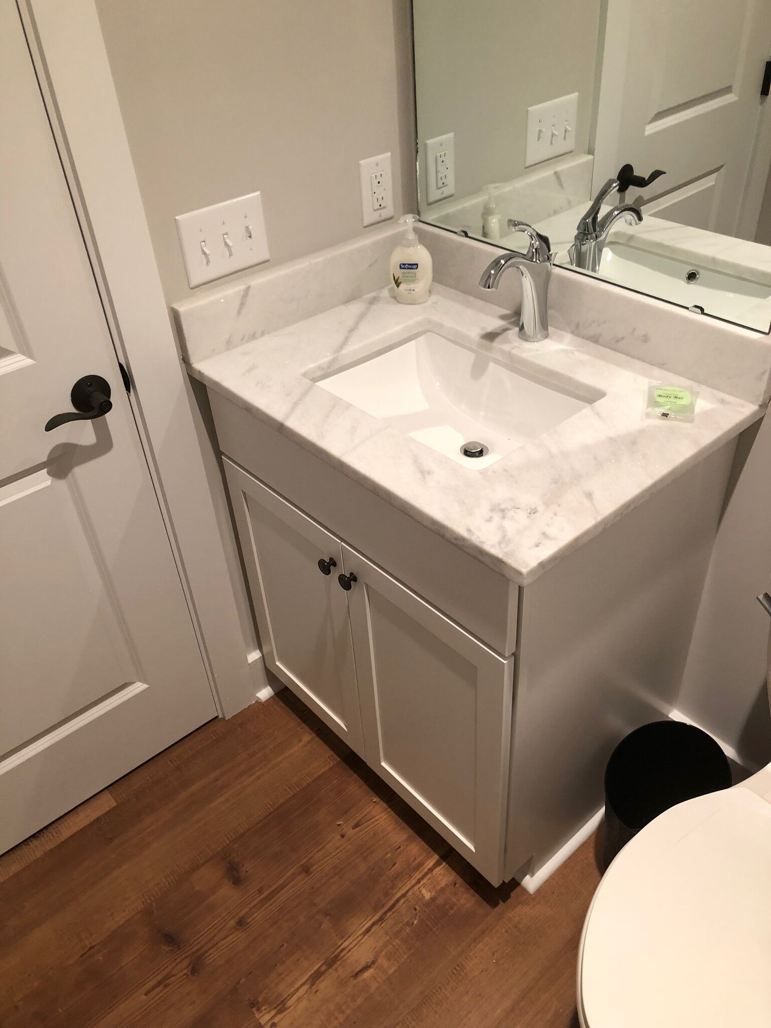 Combined shower/bathtub, hair dryer, towels