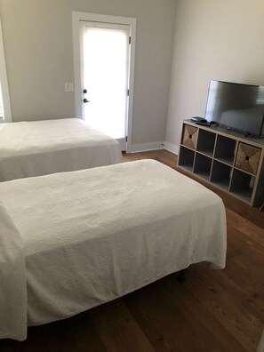 6 habitaciones, tabla de planchar con plancha, wifi y ropa de cama