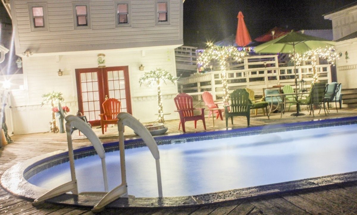 Seasonal outdoor pool, sun loungers