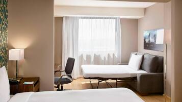 Suite, 1 cama de matrimonio grande con sofá cama, no fumadores | Ropa de cama de alta calidad, caja fuerte, sistema de insonorización