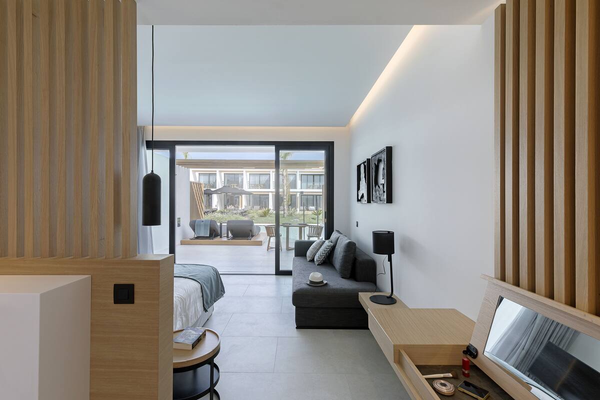 Superior Suite (Swim up) | 1 bedroom, hypo-allergenic bedding available, minibar, in-room safe