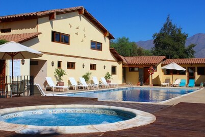 Howard Johnson by Wyndham Rinconada de Los Andes