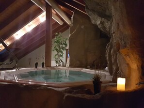 Bồn tắm spa trong nhà