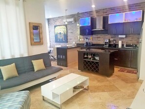 Condo, 1 habitación | Área de sala de estar | Televisión de pantalla plana 