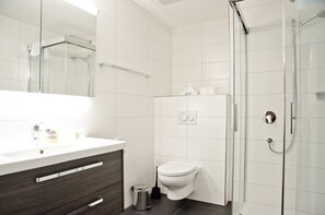 Apartment | Bathroom | Free toiletries, hair dryer, towels, soap