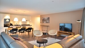 Apartment | Living area | Flat-screen TV - Apartment Rugenpark 3 (Interlaken)
