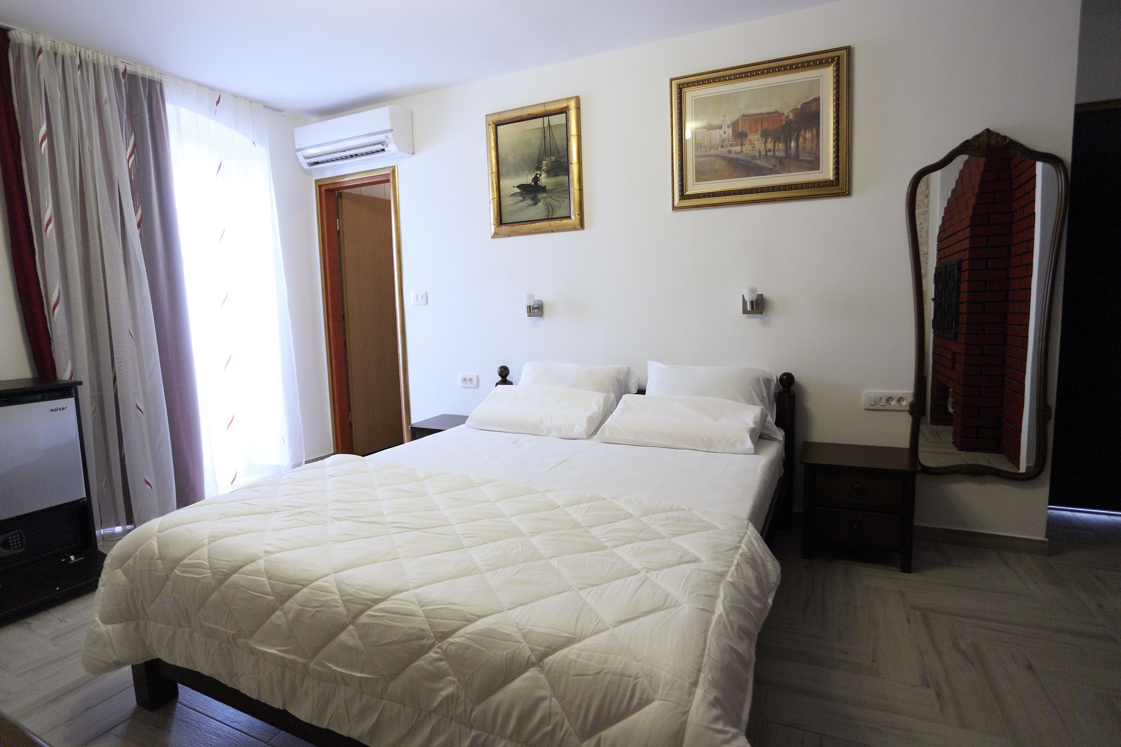 Photo - Golden Gate Rooms