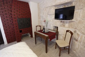 In-room dining - Golden Gate Rooms (Split)