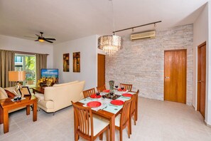 Apartment, 2 Bedrooms | In-room dining