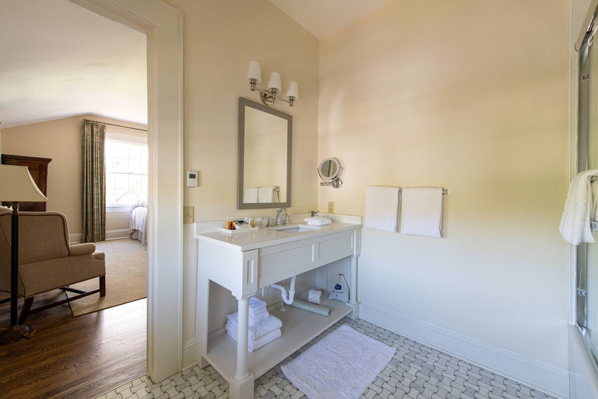 combined shower/bathtub, free toiletries, hair dryer, bathrobes