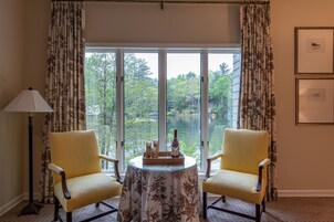 Ropa de cama de alta calidad, caja fuerte, escritorio