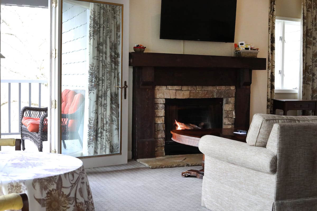 1 bedroom, premium bedding, in-room safe, desk