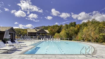 Seasonal outdoor pool, pool umbrellas, sun loungers