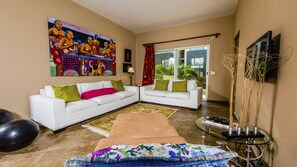 Departamento, 2 habitaciones | 2 habitaciones, caja de seguridad en la habitación y escritorio 