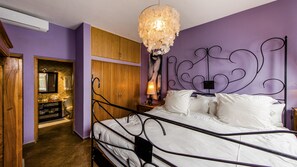 Departamento, 2 habitaciones | 2 habitaciones, caja de seguridad en la habitación y escritorio 