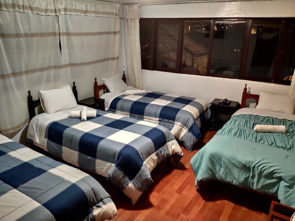 Caja de seguridad en la habitación y escritorio 