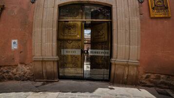 Bagian depan properti