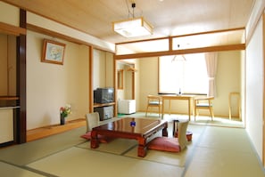 Chambre traditionnelle (Japanese Style, Private Toilet) | Coffre-fort, accès au Wi-Fi (inclus), literie fournie