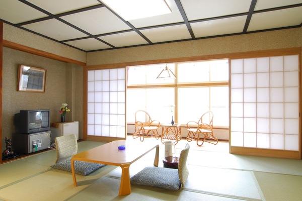 In-room safe, free WiFi, bed sheets