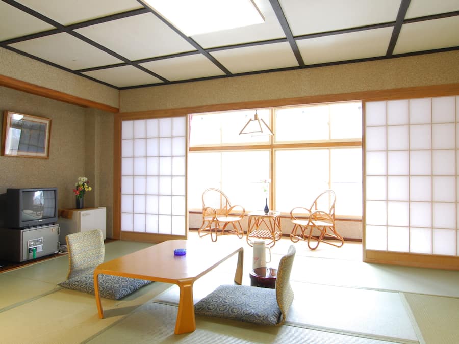 Värdeförvaringsskåp på rummet, gratis wi-fi och sängkläder