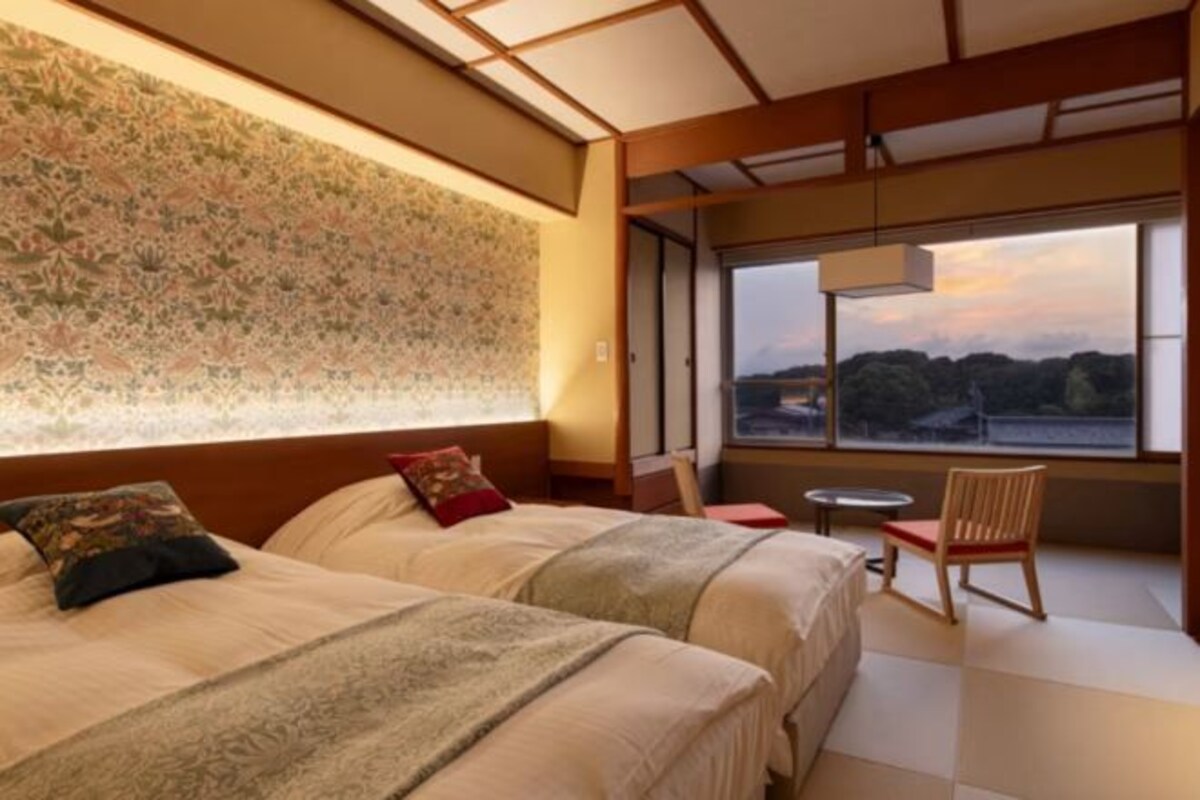 Twin with Bath, Mountain View
